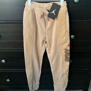 NIKE JORDAN KIDS SIZE SMALL SWEATPANTS (SEE VIDEO)